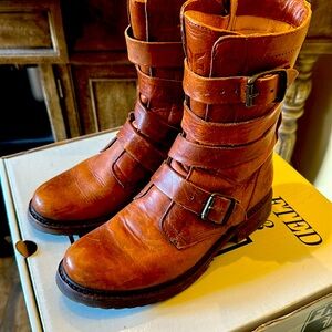 Nearly new Frye Veronica Tanker boot, Cognac, Sz 7.5 med.
